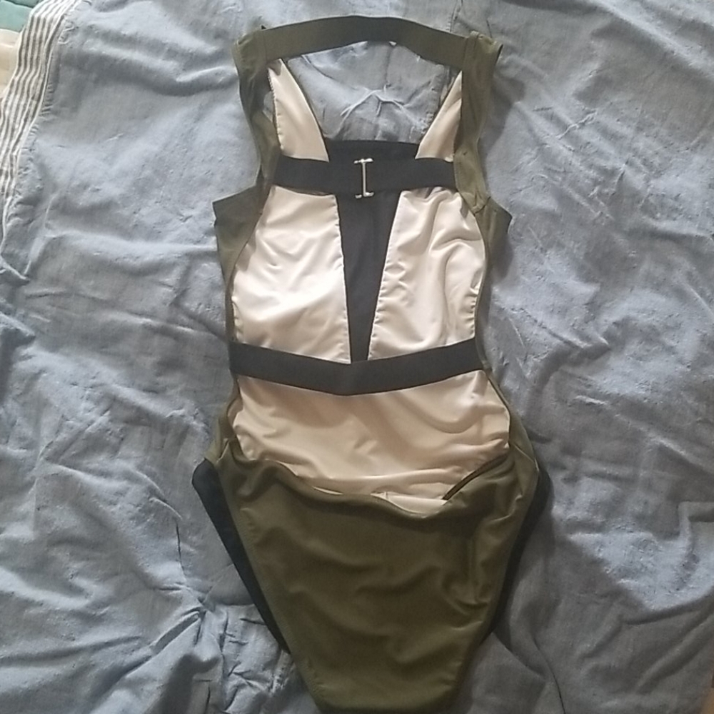 Swimsuit - Picture 2 of 3